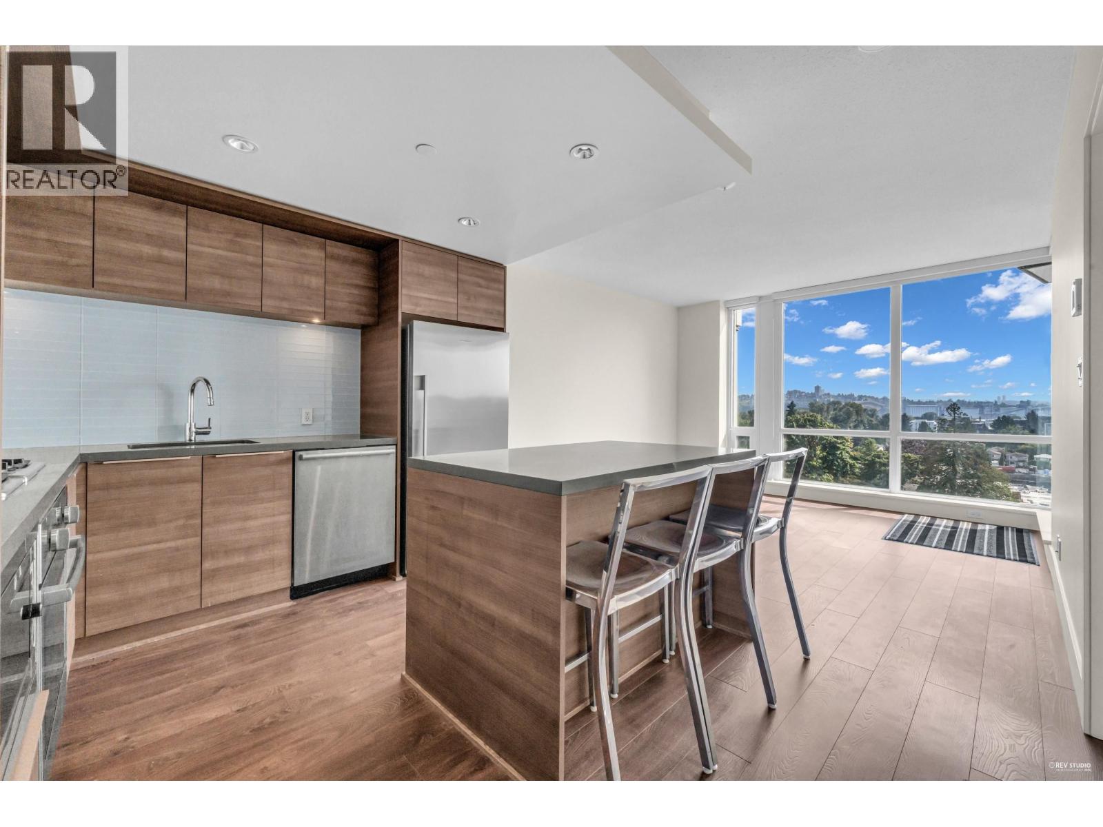 Photo 3 of 1005 1550 Fern Street, North Vancouver BC