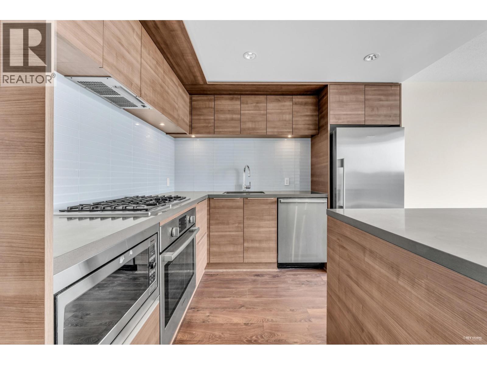 Photo 5 of 1005 1550 Fern Street, North Vancouver BC