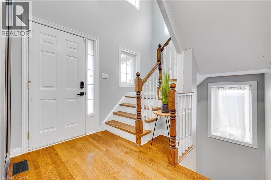 Photo 18 of 44 Pentland Road, Waterdown ON