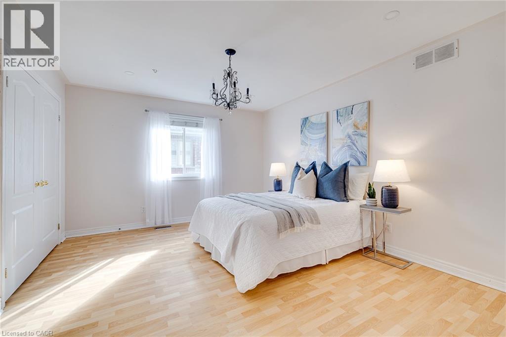 Photo 25 of 44 Pentland Road, Waterdown ON