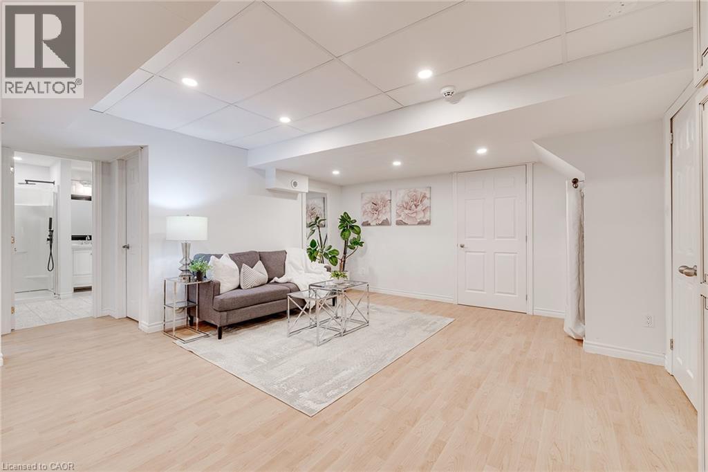 Photo 32 of 44 Pentland Road, Waterdown ON