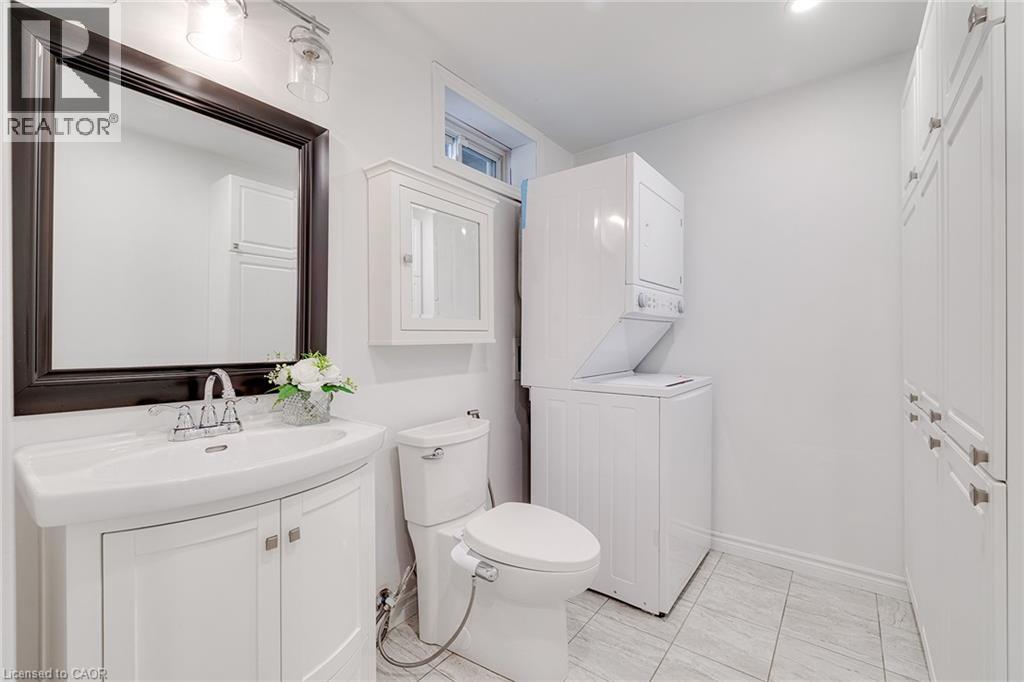 Photo 35 of 44 Pentland Road, Waterdown ON