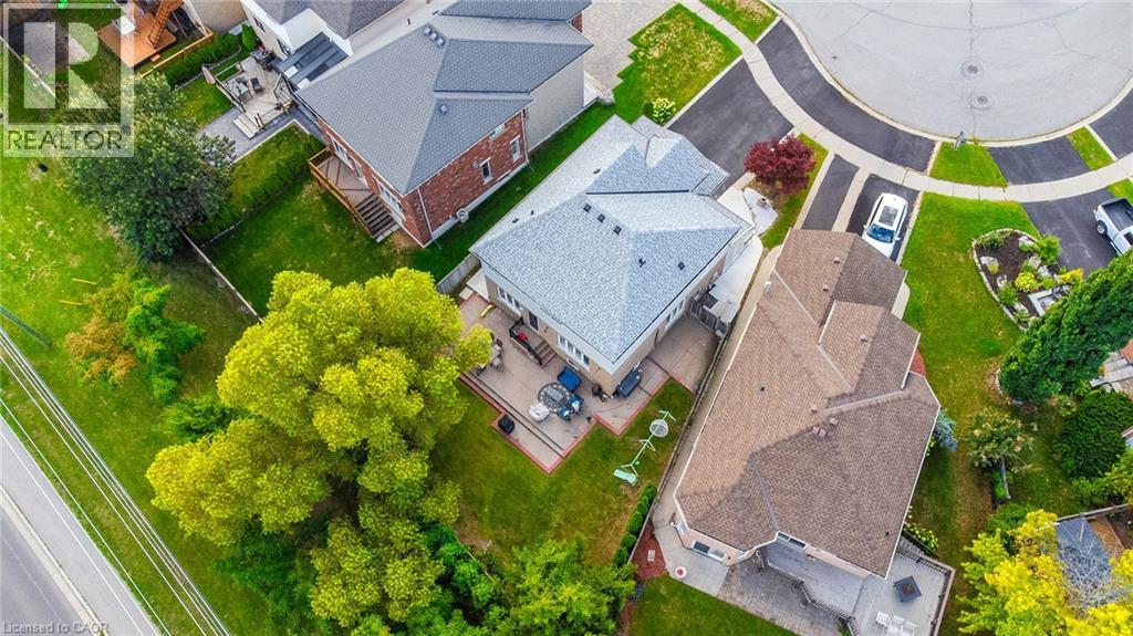 Photo 40 of 44 Pentland Road, Waterdown ON