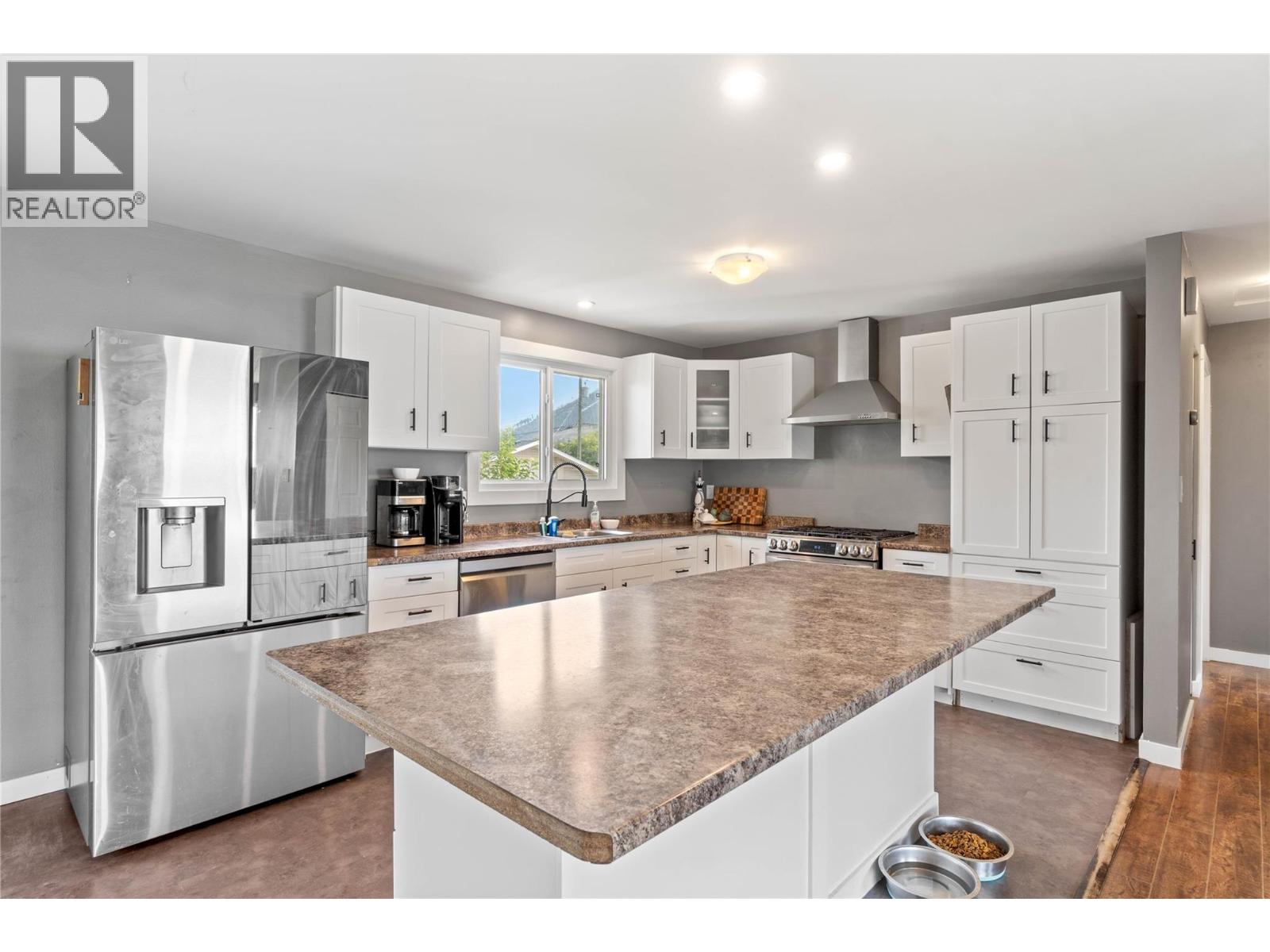 Photo 5 of 394 Reighmount Drive, Kamloops BC