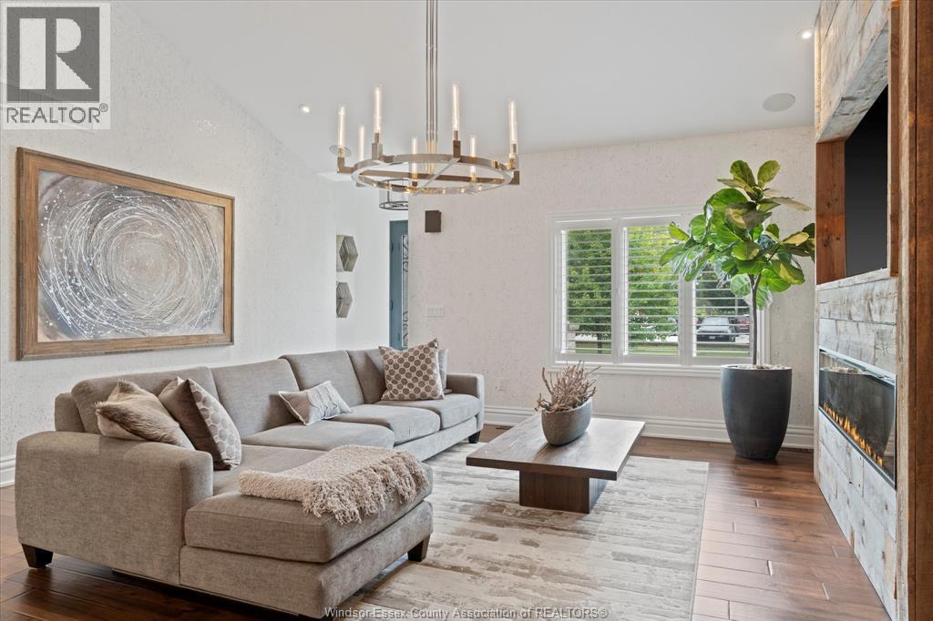 Photo 10 of 540 Kennedy Drive West, Windsor ON