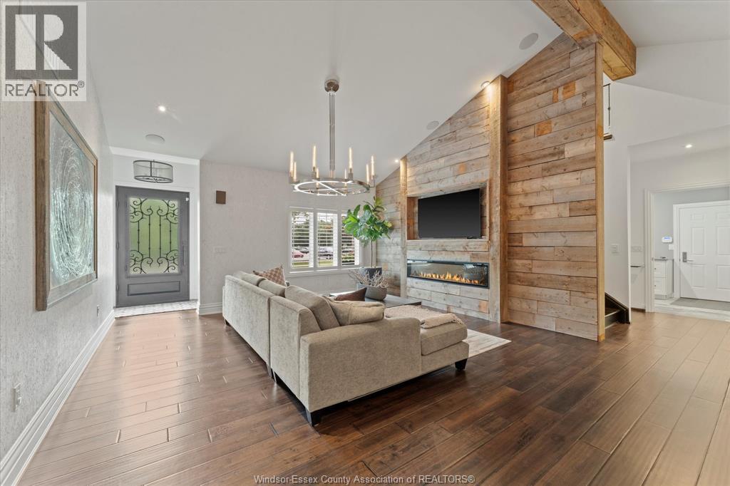 Photo 11 of 540 Kennedy Drive West, Windsor ON