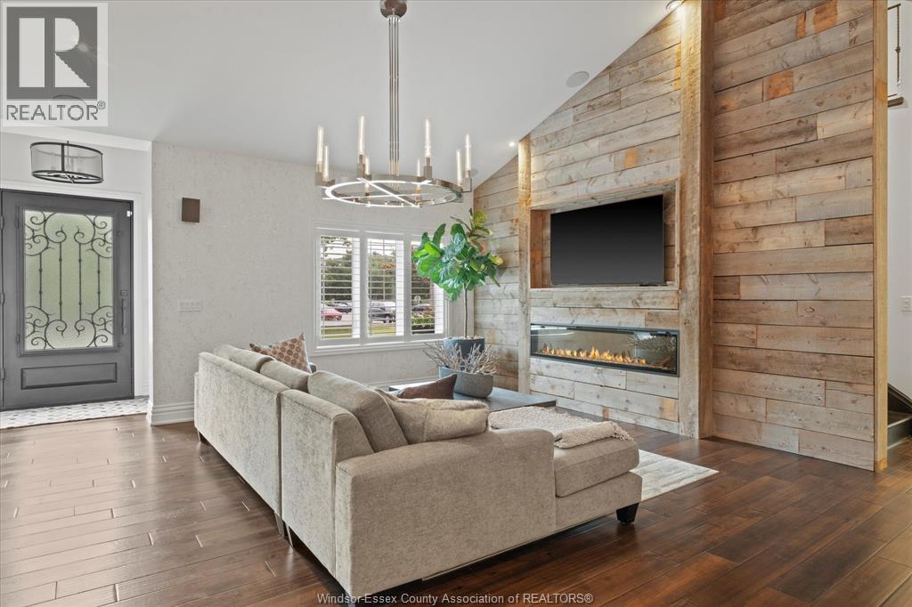 Photo 9 of 540 Kennedy Drive West, Windsor ON