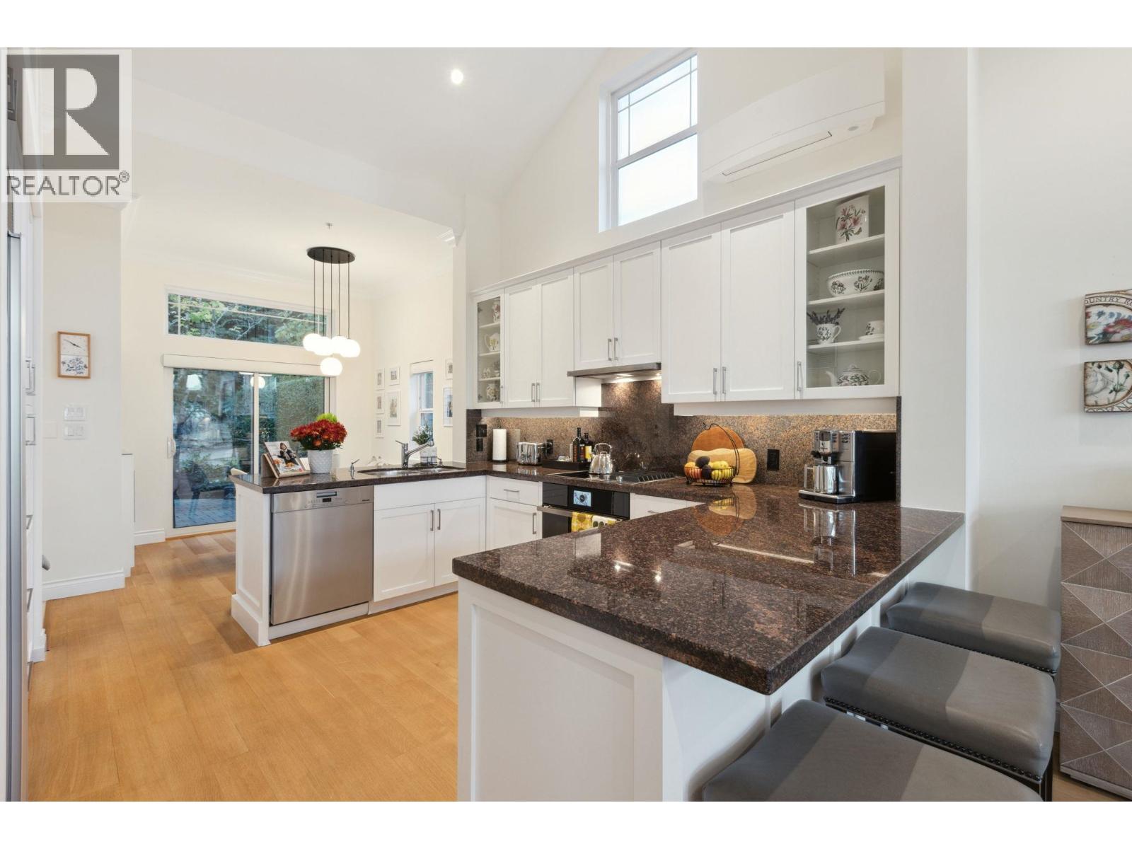 4948 EDENDALE LANE, West Vancouver