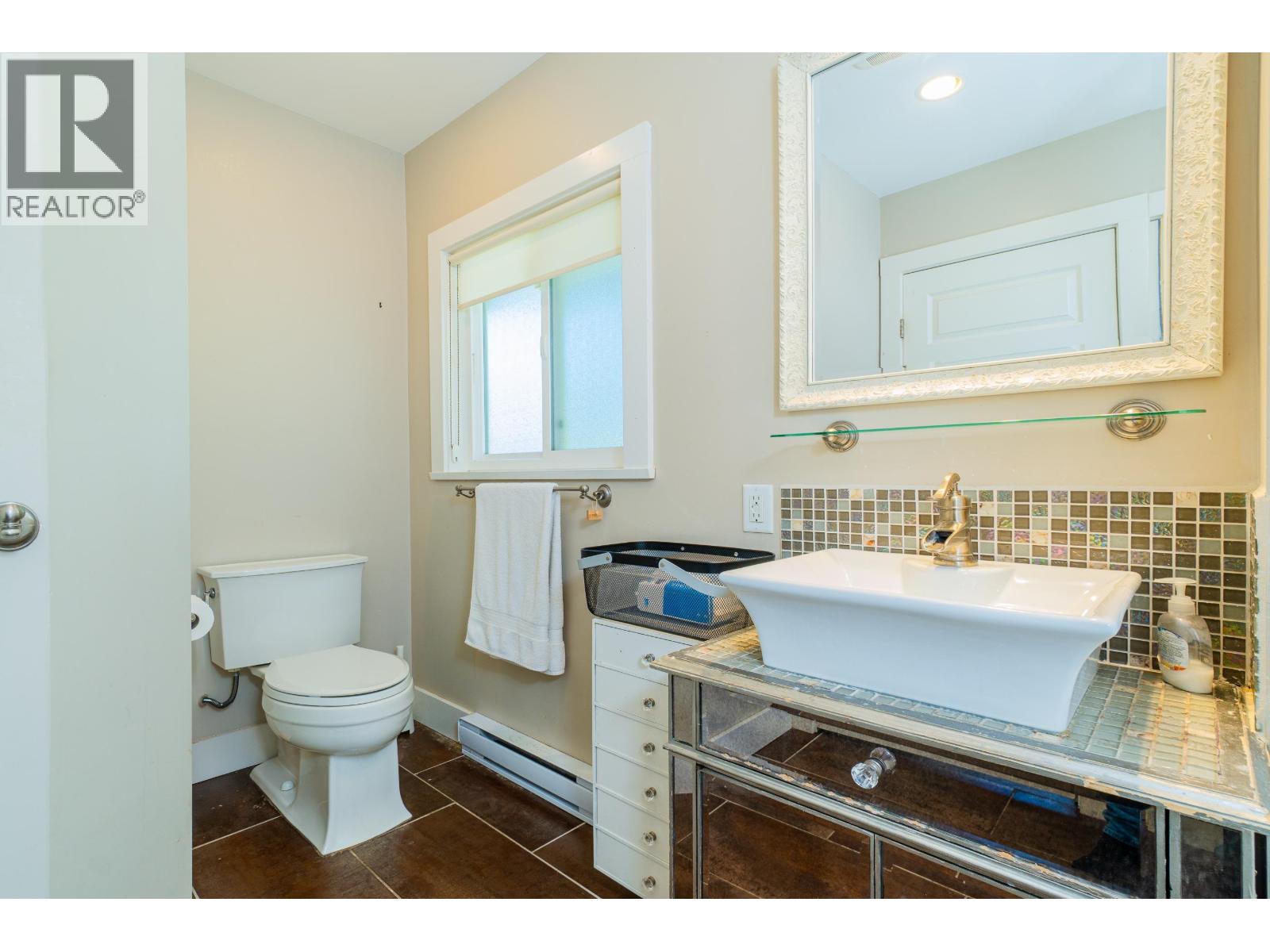 Photo 22 of 2460 Mathers Avenue, West Vancouver BC