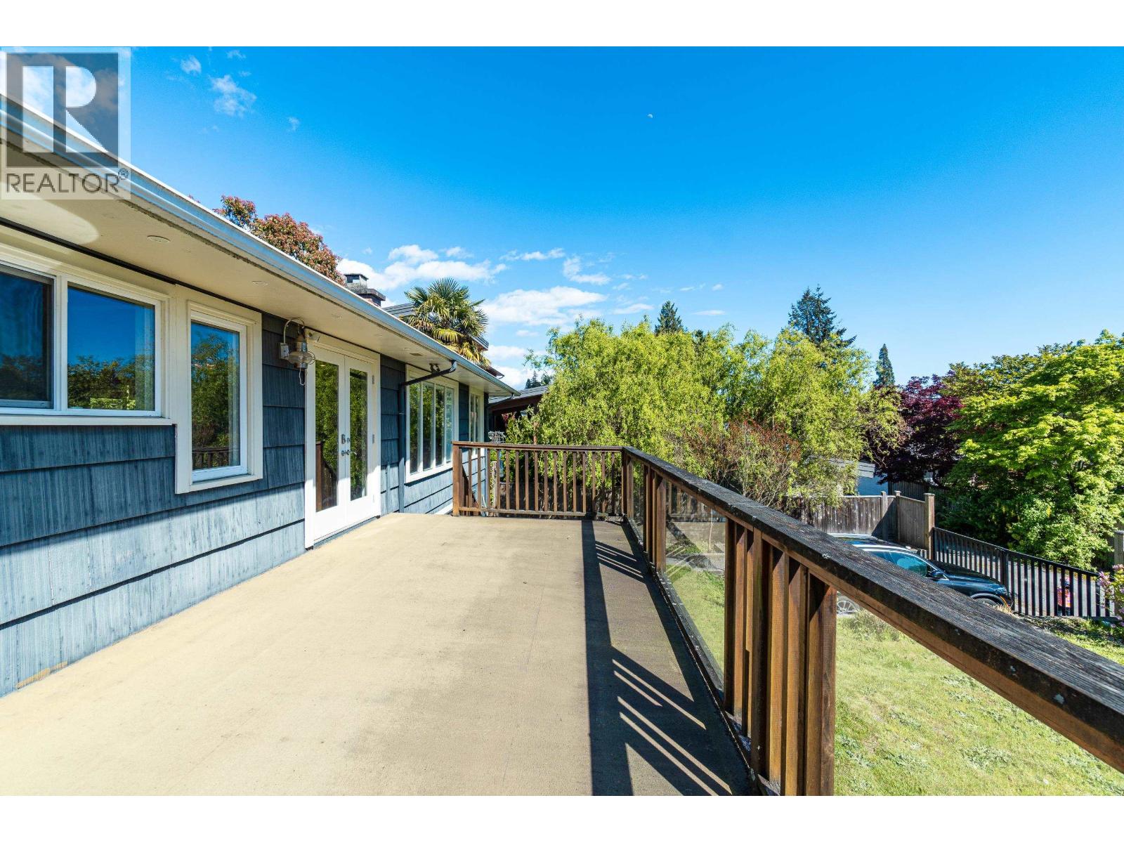 Photo 23 of 2460 Mathers Avenue, West Vancouver BC