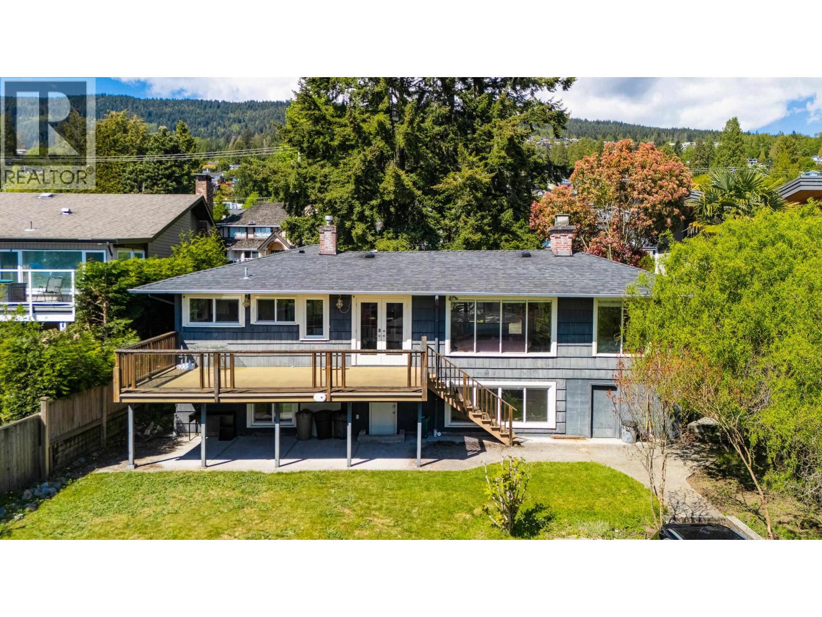 Photo 36 of 2460 Mathers Avenue, West Vancouver BC