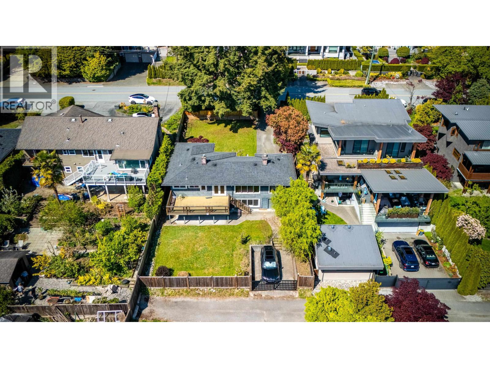 Photo 38 of 2460 Mathers Avenue, West Vancouver BC