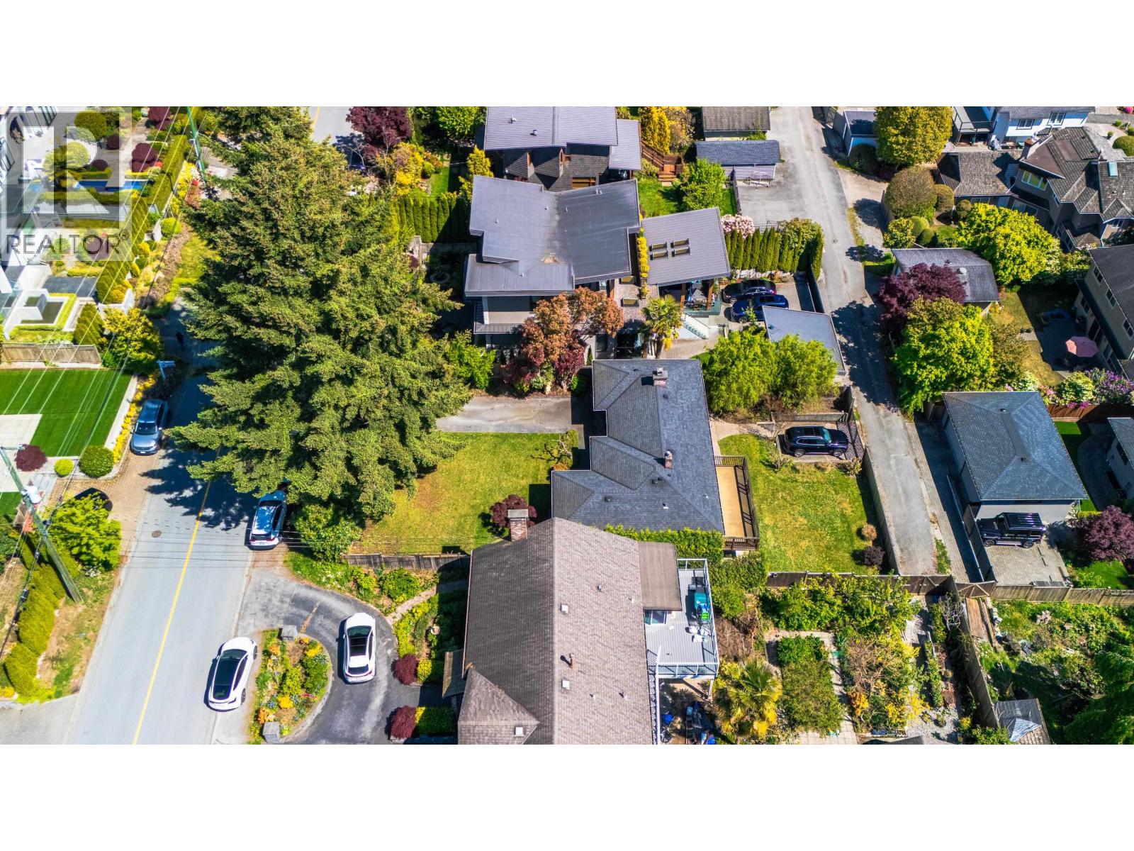 Photo 39 of 2460 Mathers Avenue, West Vancouver BC