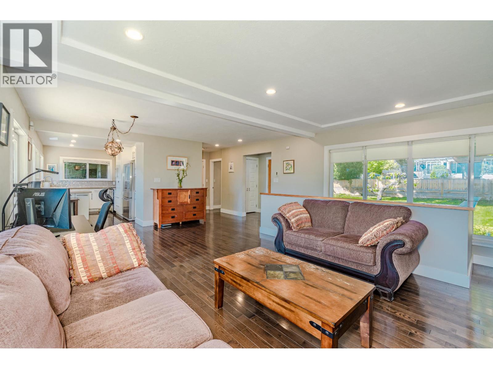 Photo 6 of 2460 Mathers Avenue, West Vancouver BC
