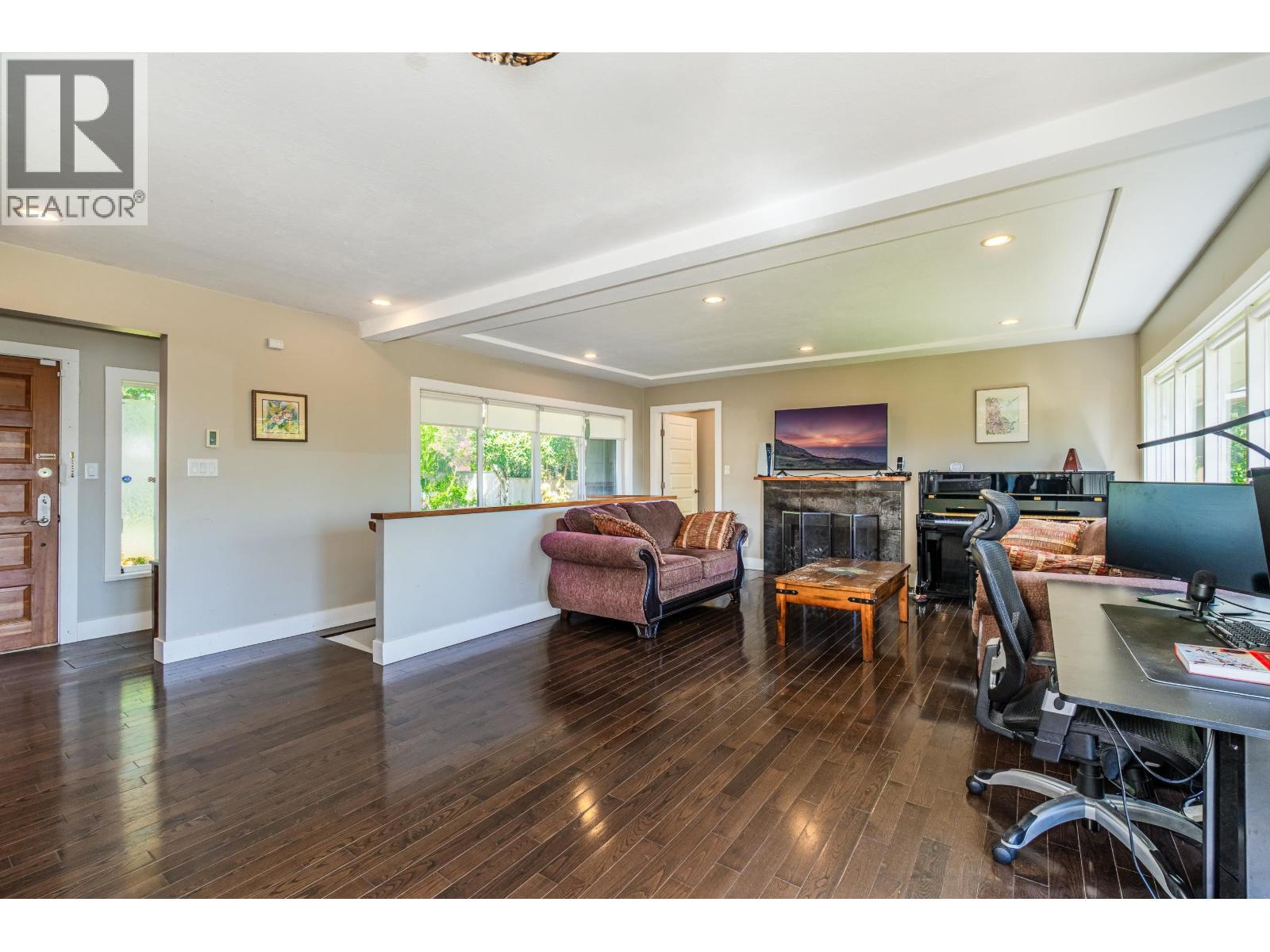 Photo 8 of 2460 Mathers Avenue, West Vancouver BC