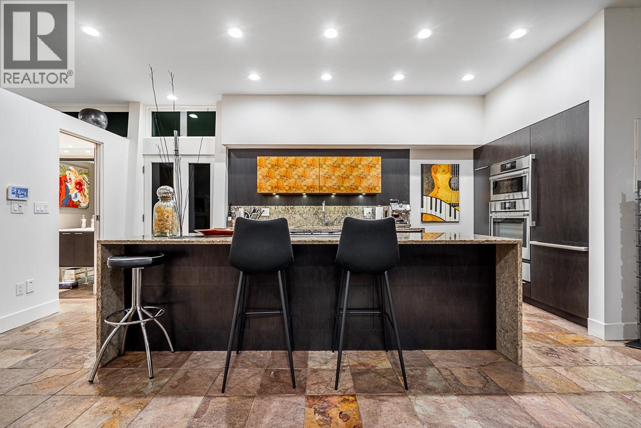 Photo 9 of 955 20th Street, West Vancouver BC