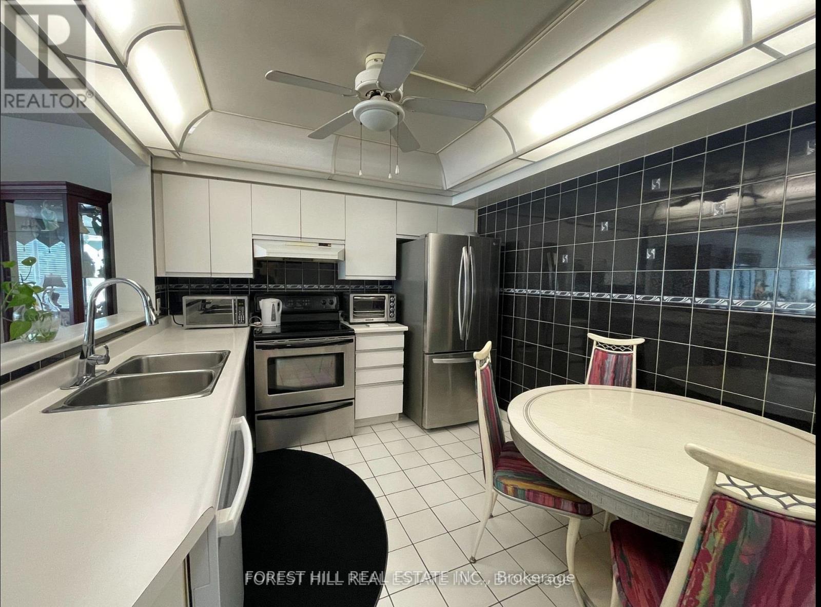Photo 12 of 206 1131 Steeles Avenue W, Toronto ON
