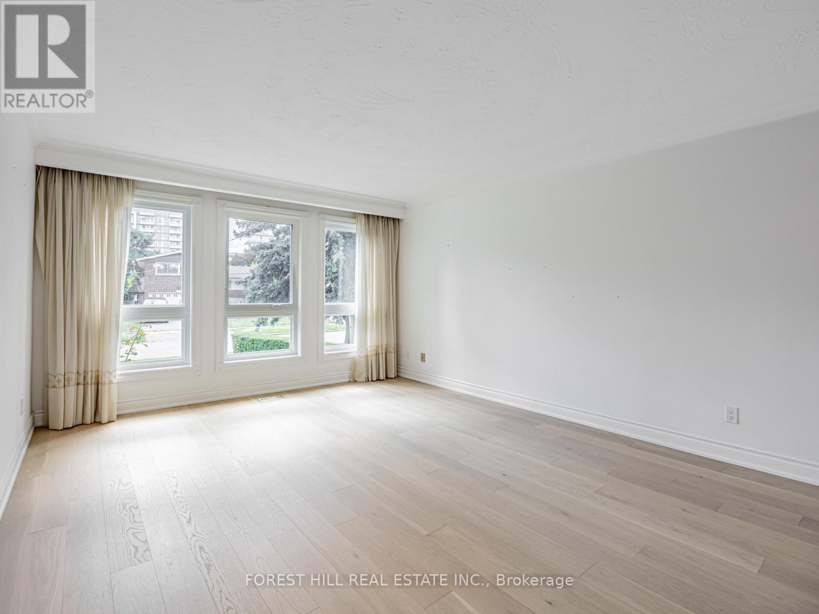 Photo 4 of 16 Clayland Drive, Toronto ON