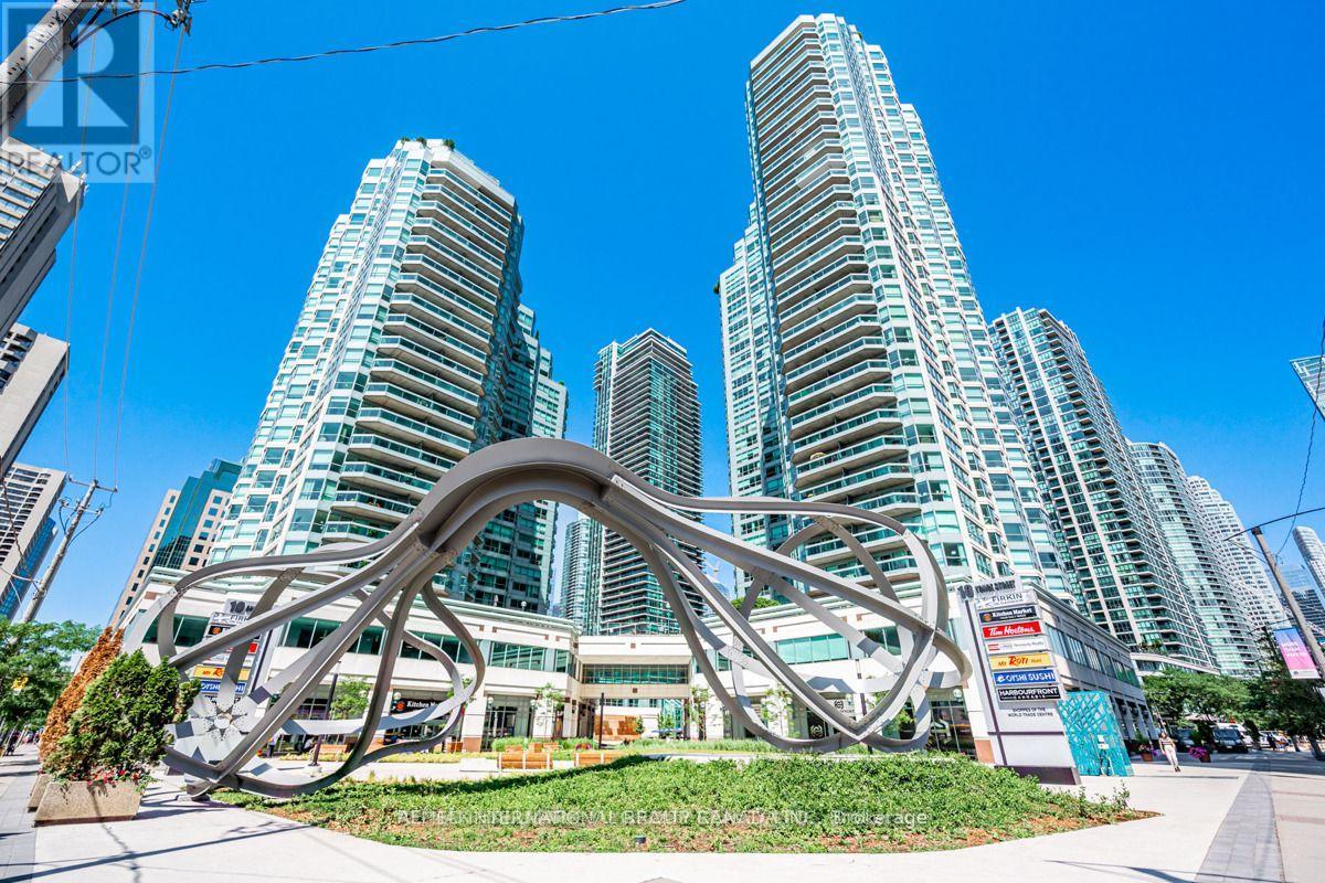 Photo 1 of 3010 10 Yonge Street, Toronto ON