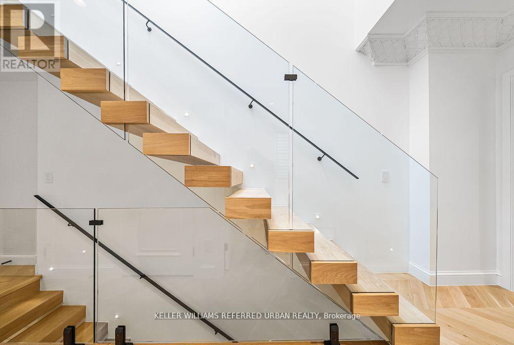 Photo 15 of 72 Montrose Avenue, Toronto ON