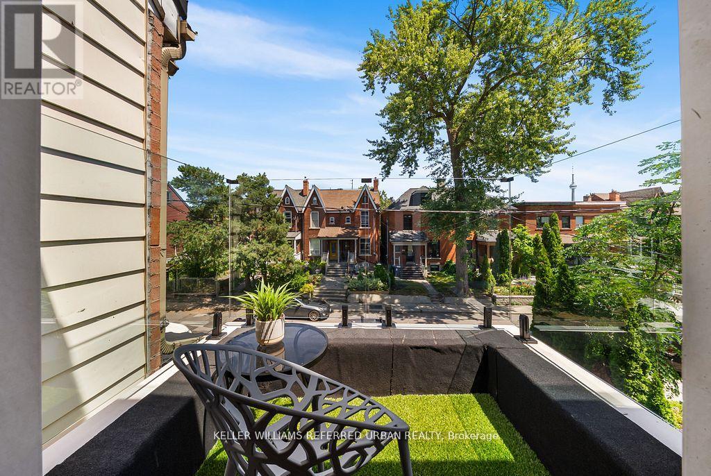 Photo 26 of 72 Montrose Avenue, Toronto ON
