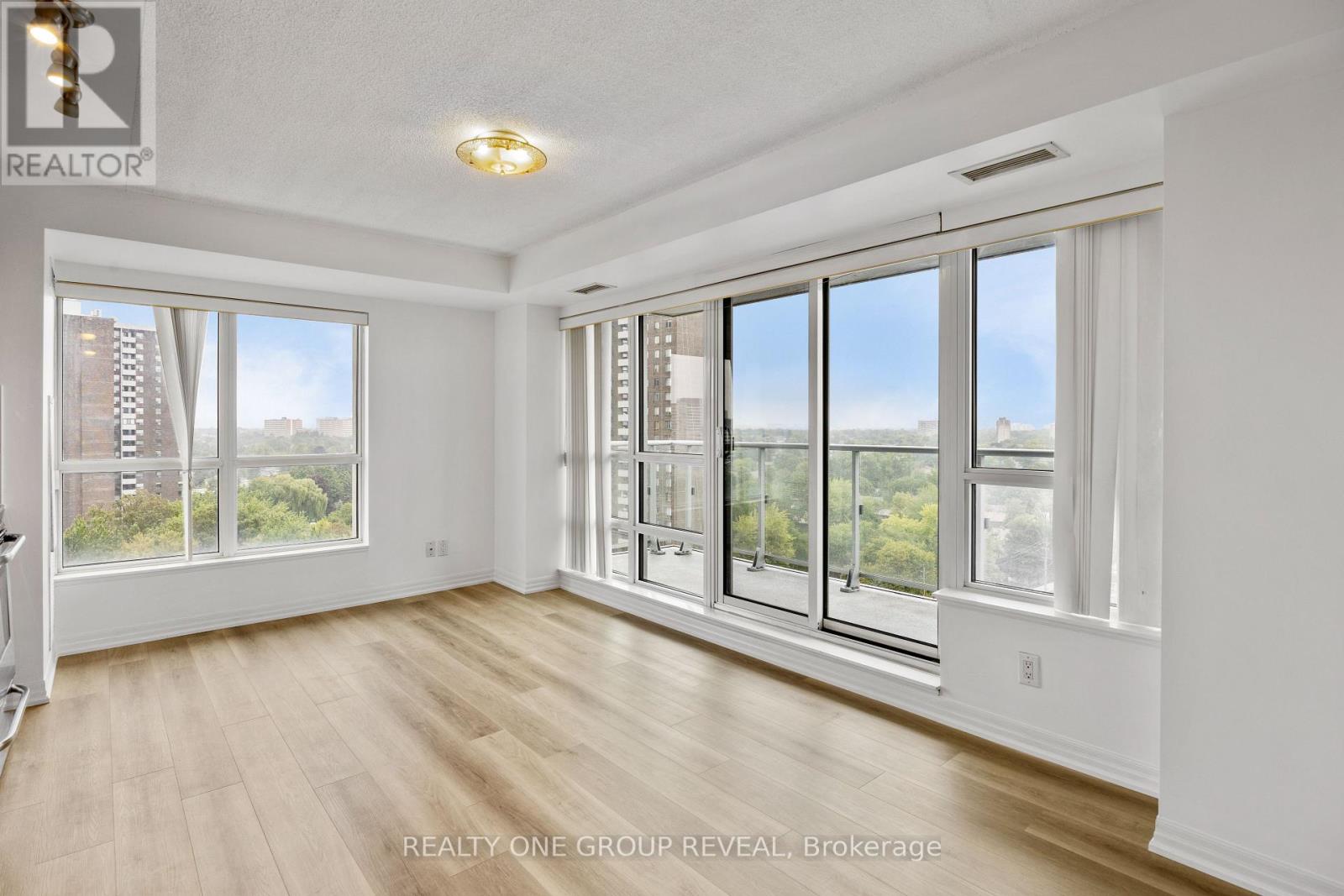 Photo 2 of 1109 2015 Sheppard Avenue E, Toronto ON