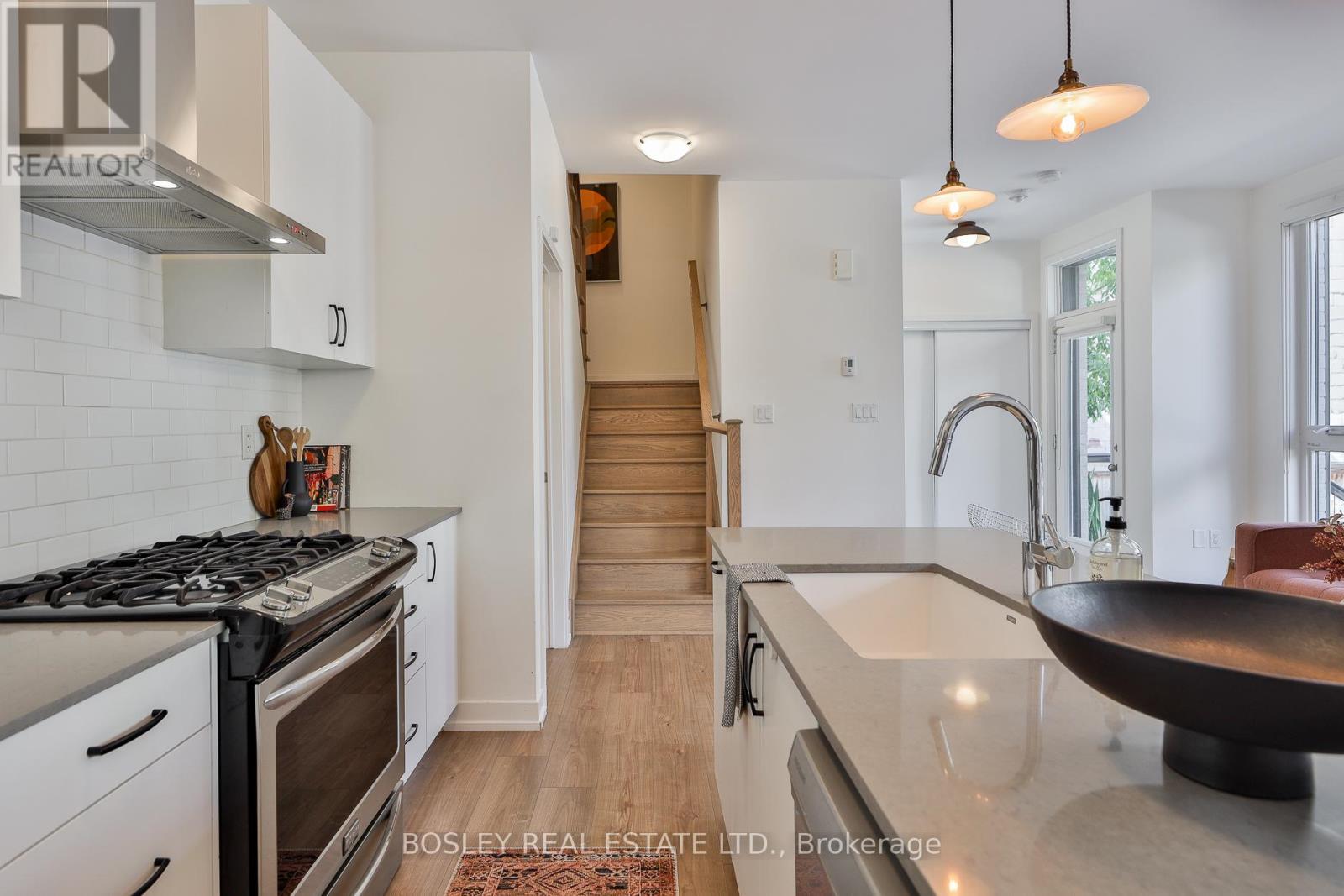 Photo 10 of Th 8 39 Florence Street, Toronto ON