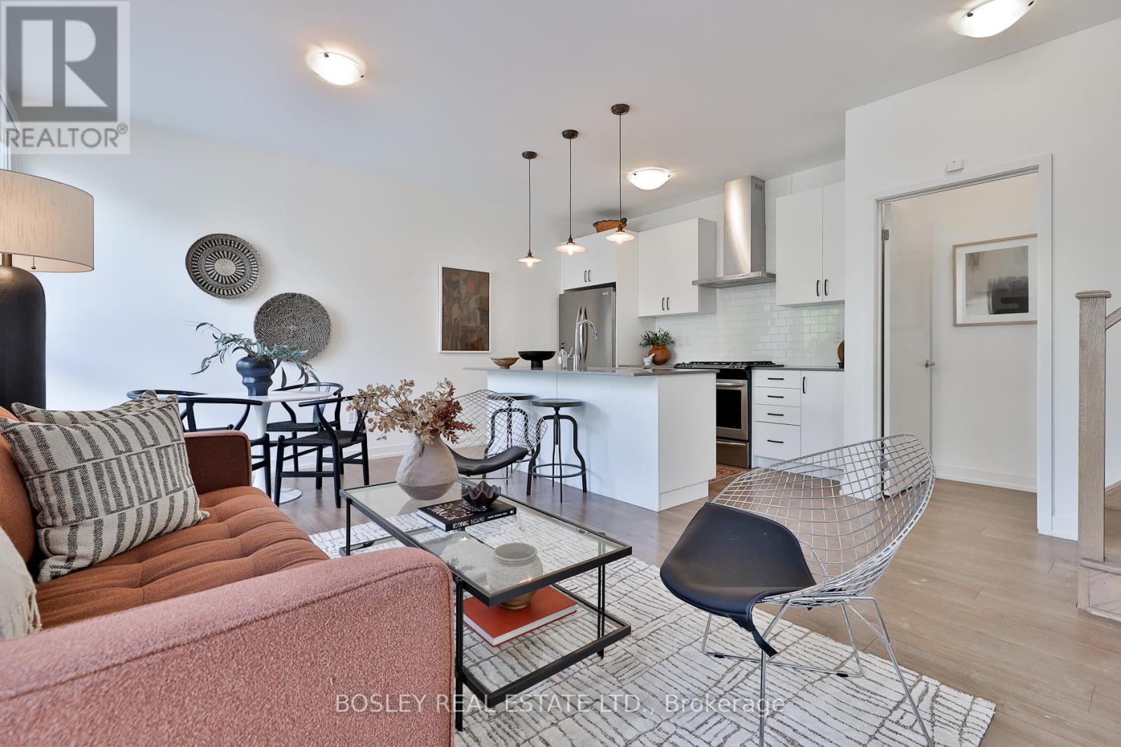 Photo 2 of Th 8 39 Florence Street, Toronto ON
