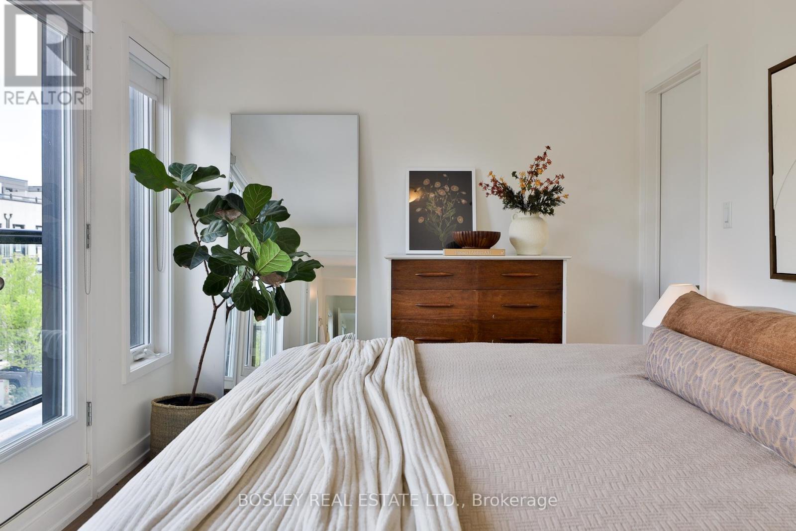 Photo 23 of Th 8 39 Florence Street, Toronto ON