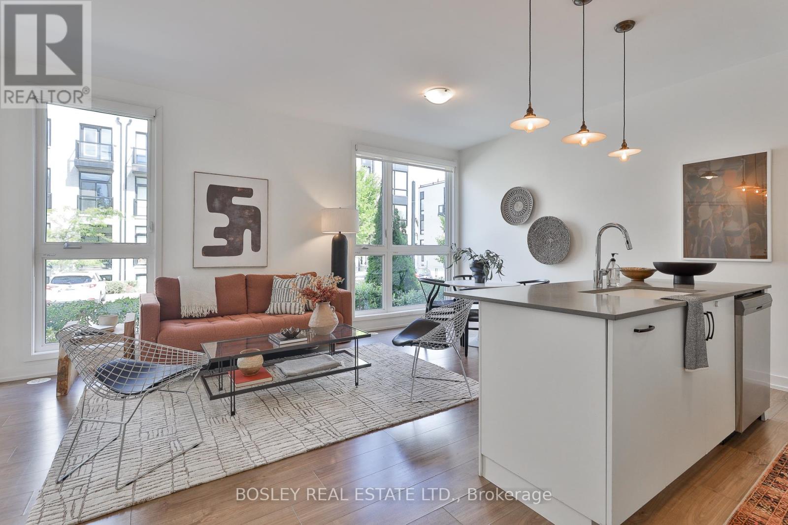 Photo 3 of Th 8 39 Florence Street, Toronto ON