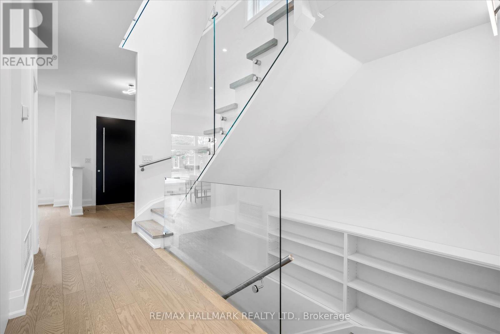 Photo 10 of 40 Manderley Drive, Toronto ON