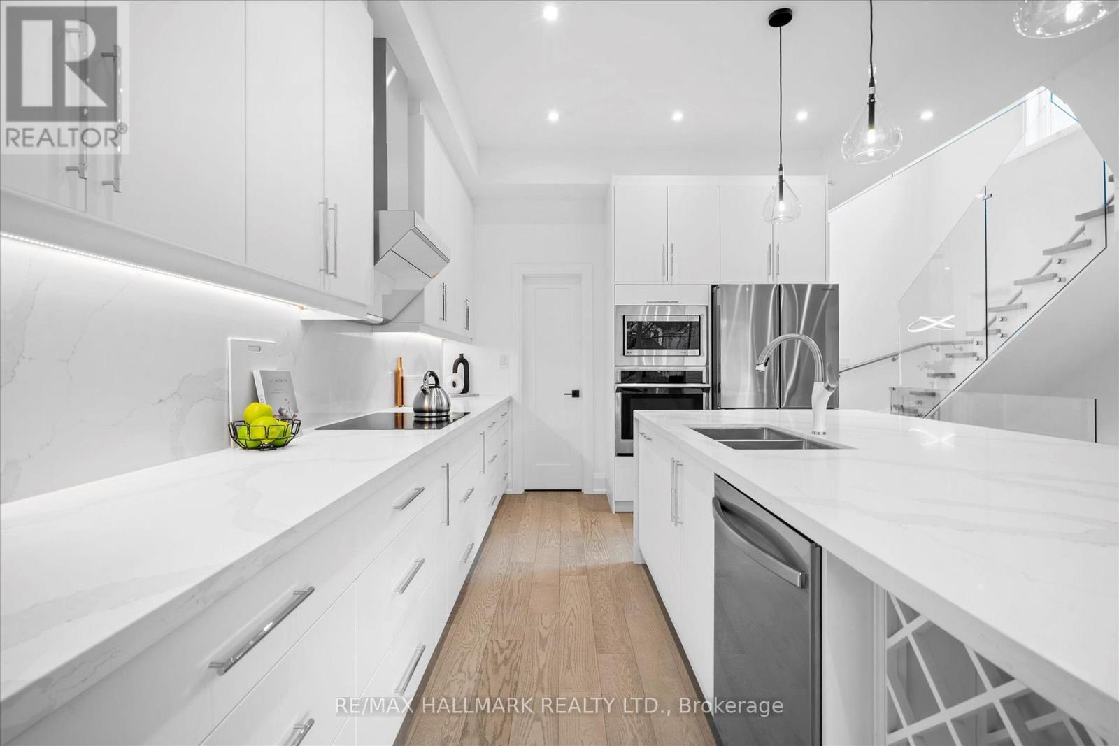 Photo 11 of 40 Manderley Drive, Toronto ON
