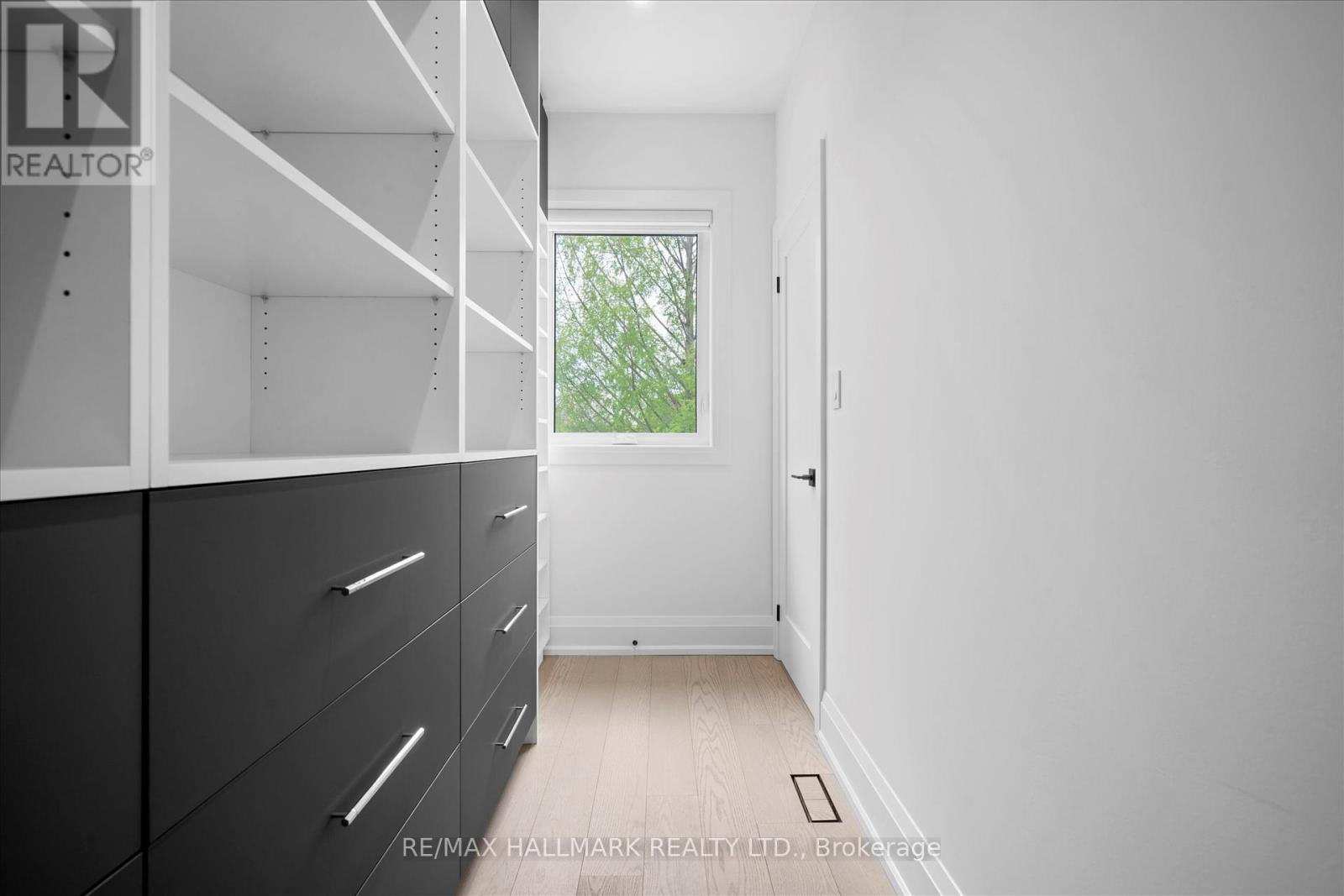 Photo 23 of 40 Manderley Drive, Toronto ON