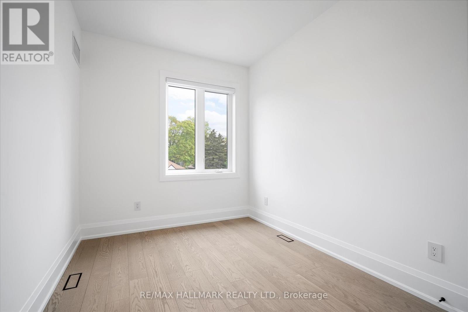 Photo 24 of 40 Manderley Drive, Toronto ON