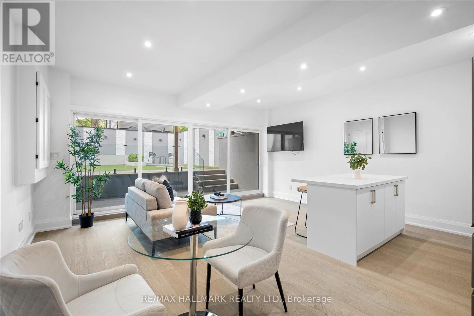 Photo 31 of 40 Manderley Drive, Toronto ON