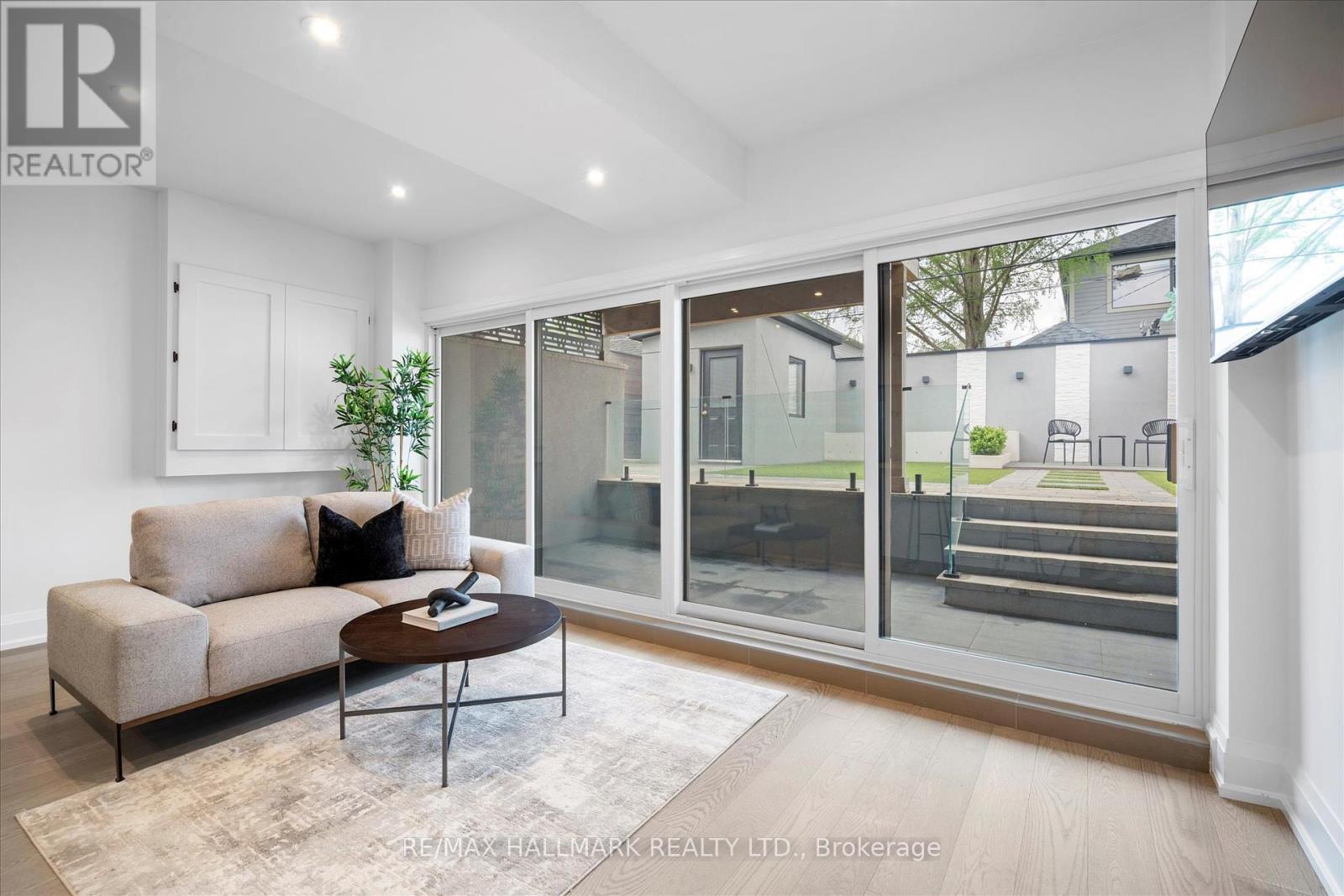 Photo 34 of 40 Manderley Drive, Toronto ON