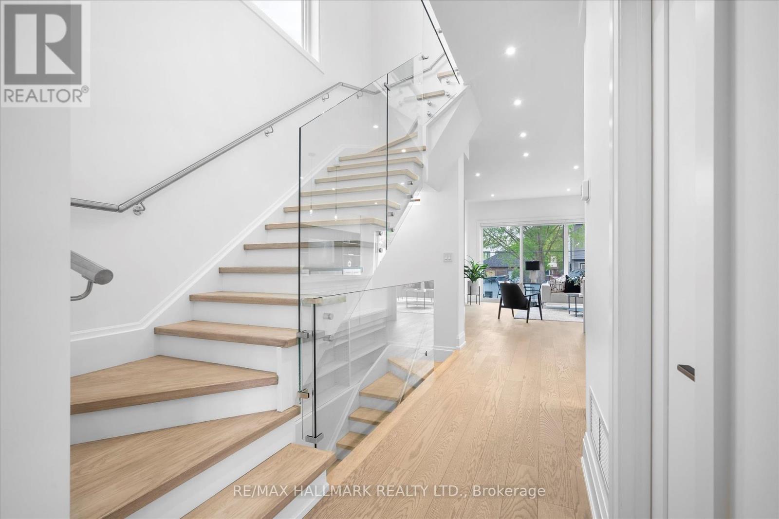 Photo 8 of 40 Manderley Drive, Toronto ON