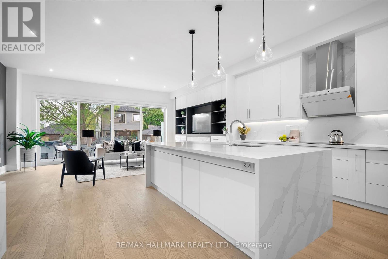 Photo 9 of 40 Manderley Drive, Toronto ON