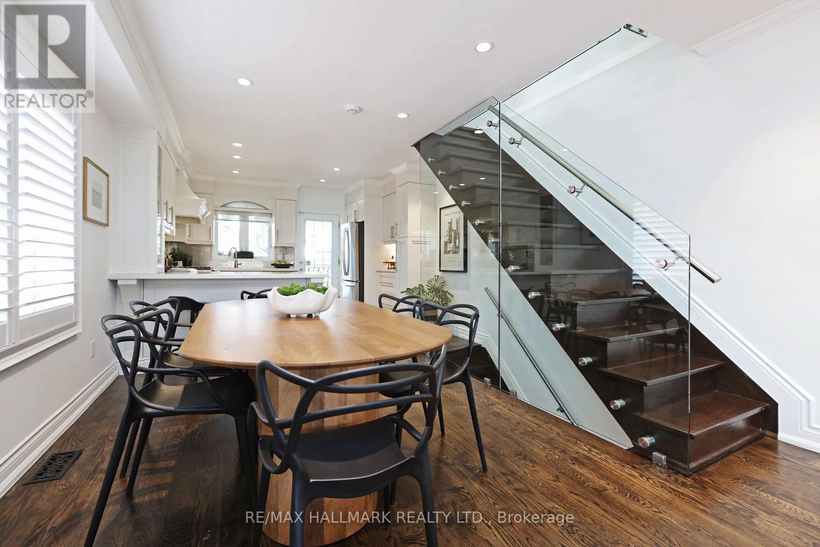 Photo 10 of 242 Springdale Boulevard, Toronto ON