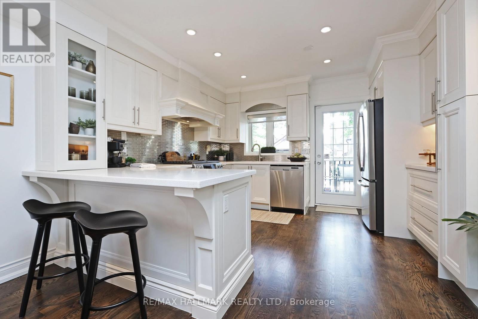 Photo 13 of 242 Springdale Boulevard, Toronto ON
