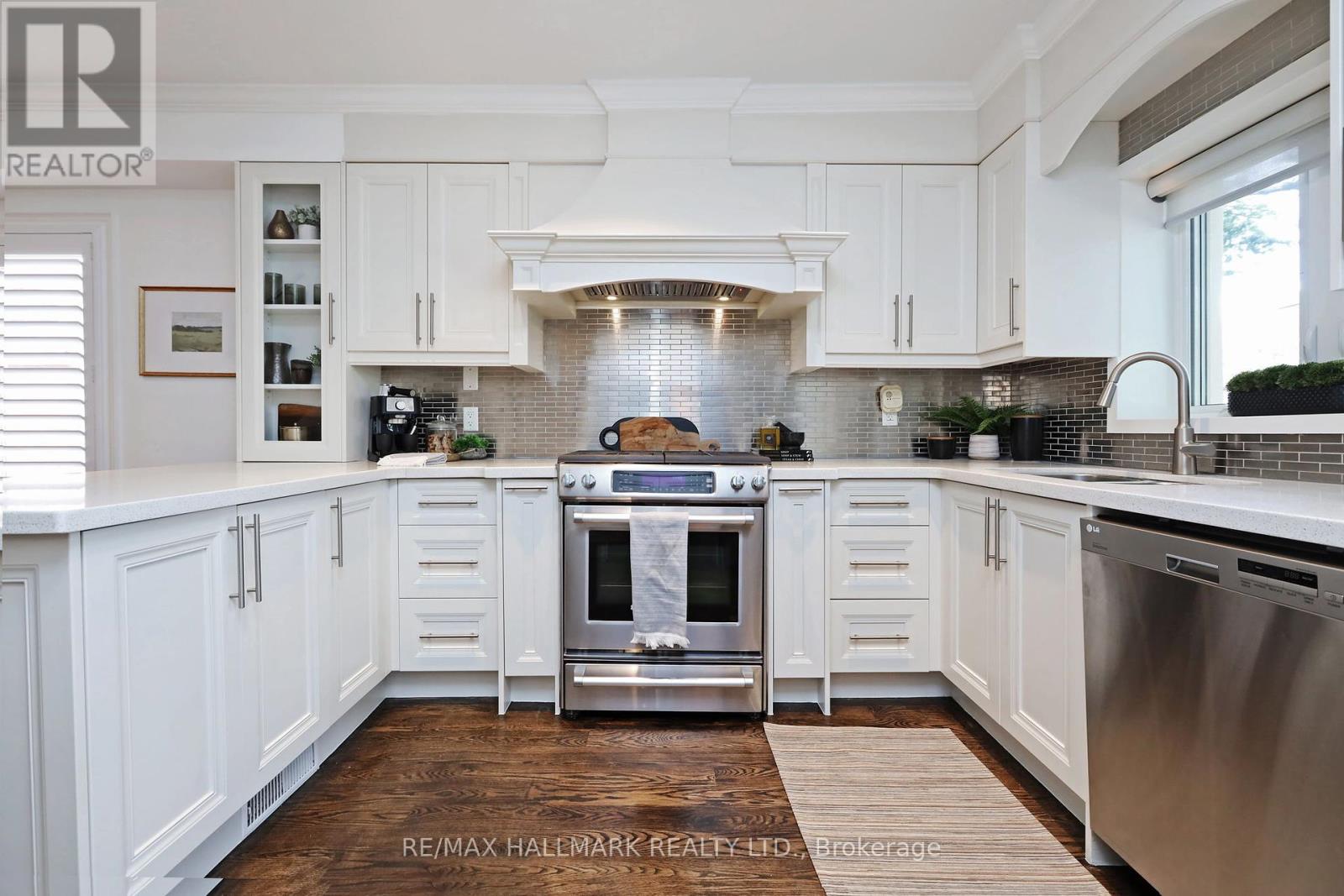Photo 15 of 242 Springdale Boulevard, Toronto ON