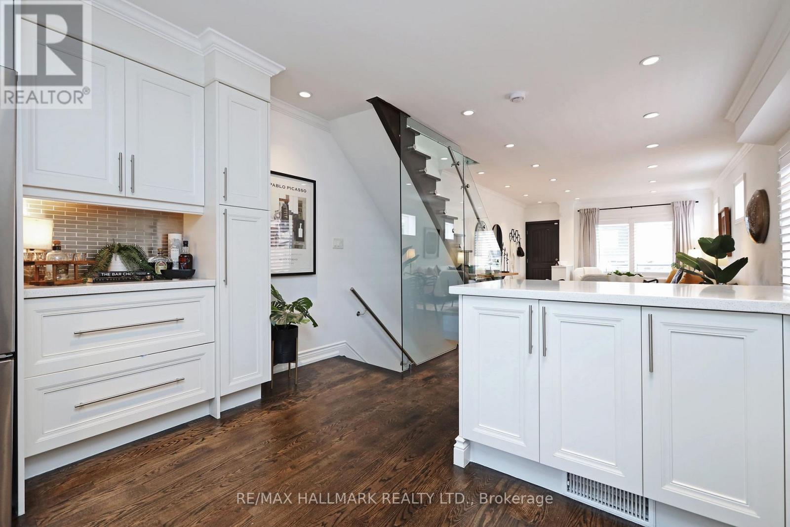 Photo 17 of 242 Springdale Boulevard, Toronto ON