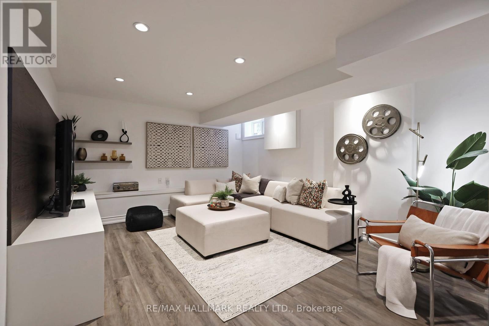 Photo 29 of 242 Springdale Boulevard, Toronto ON
