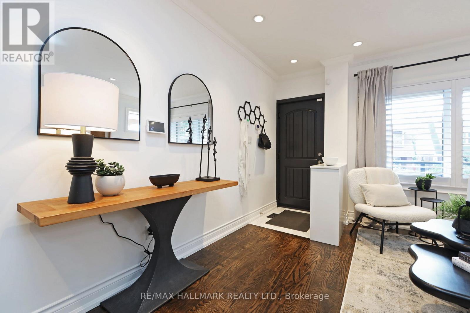 Photo 3 of 242 Springdale Boulevard, Toronto ON