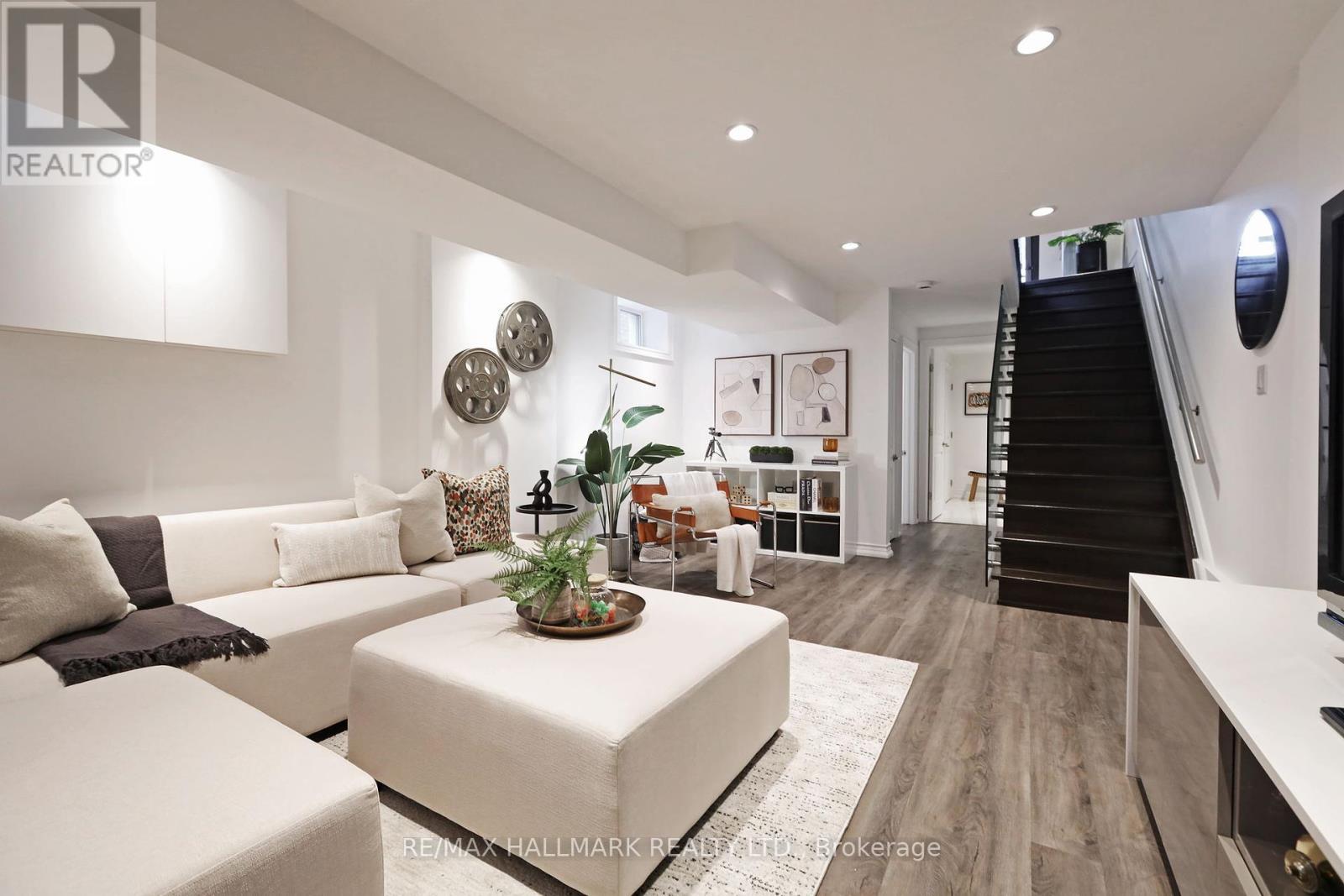 Photo 31 of 242 Springdale Boulevard, Toronto ON