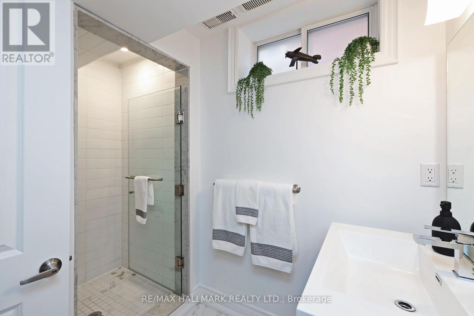 Photo 35 of 242 Springdale Boulevard, Toronto ON