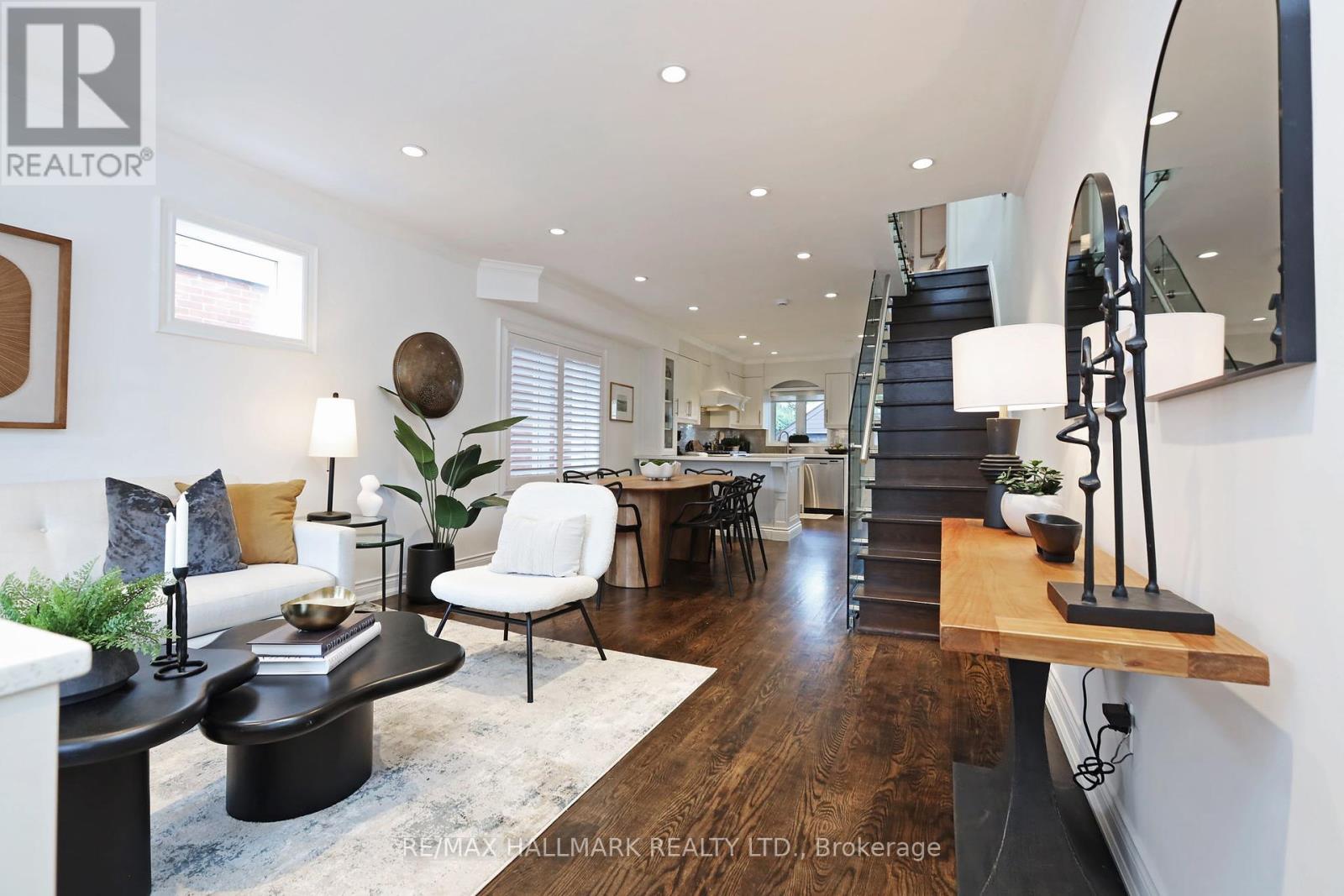 Photo 4 of 242 Springdale Boulevard, Toronto ON