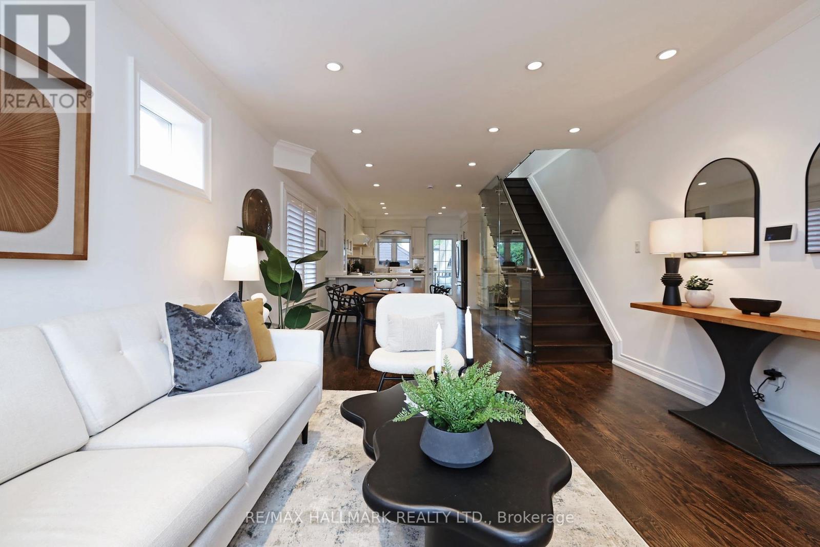 Photo 7 of 242 Springdale Boulevard, Toronto ON