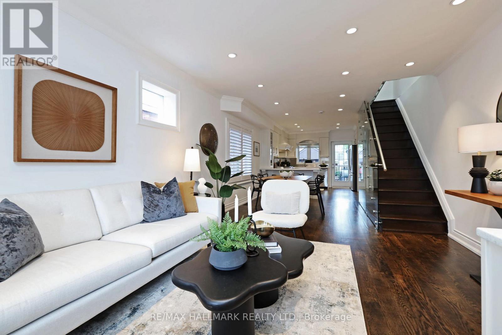 Photo 8 of 242 Springdale Boulevard, Toronto ON