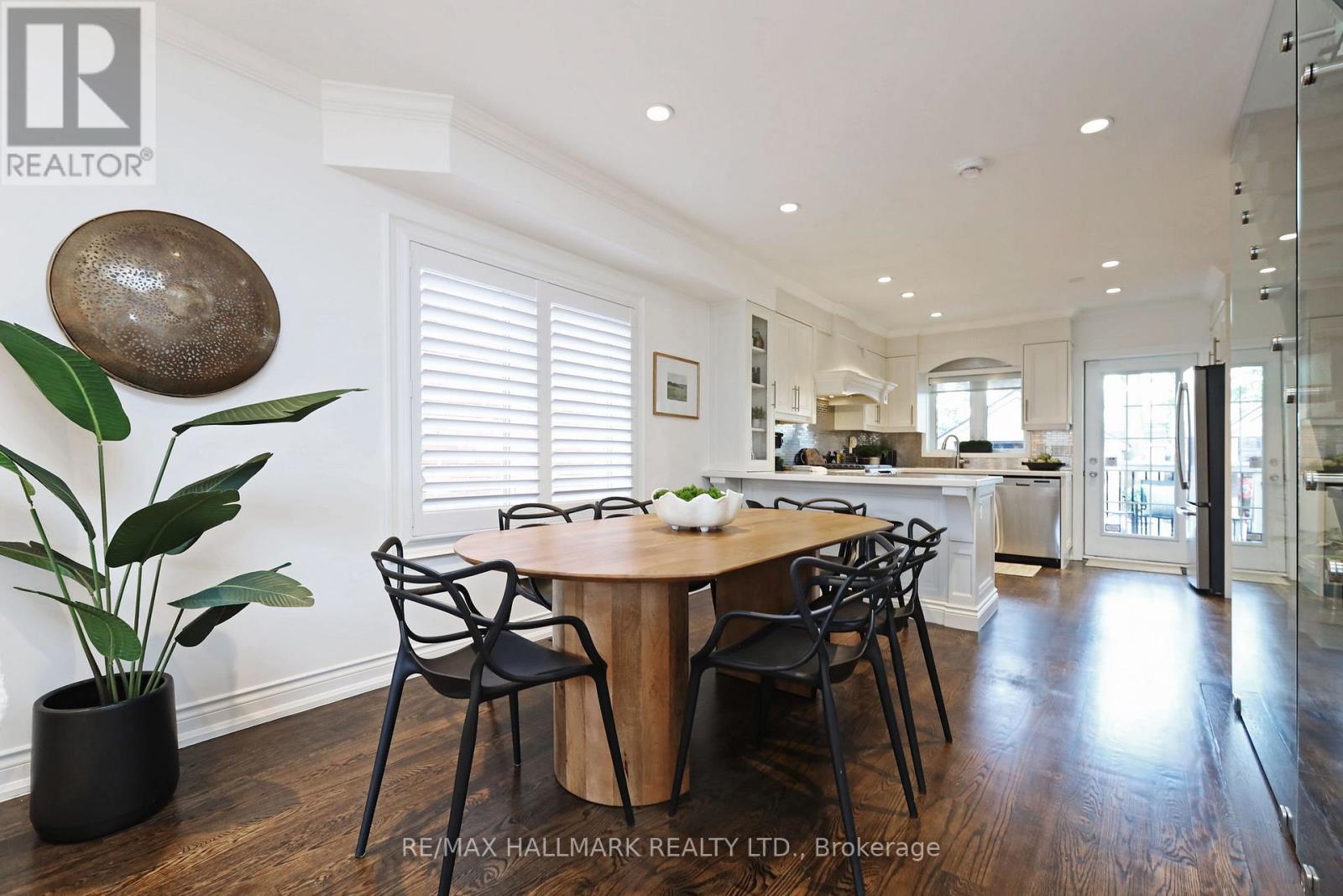 Photo 9 of 242 Springdale Boulevard, Toronto ON
